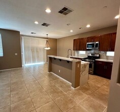 11500 Park Trails Ct in Riverside, CA - Building Photo - Building Photo