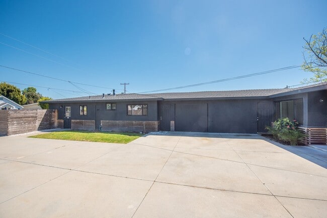 267 Costa Mesa St in Costa Mesa, CA - Building Photo - Building Photo