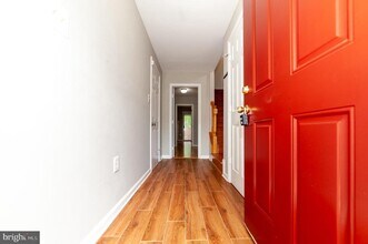14724 Stream Pond Dr in Centreville, VA - Building Photo - Building Photo