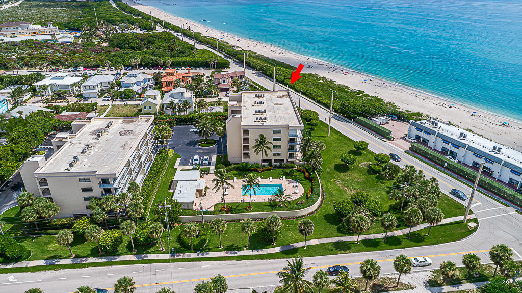 1055 Ocean Dr in Juno Beach, FL - Building Photo