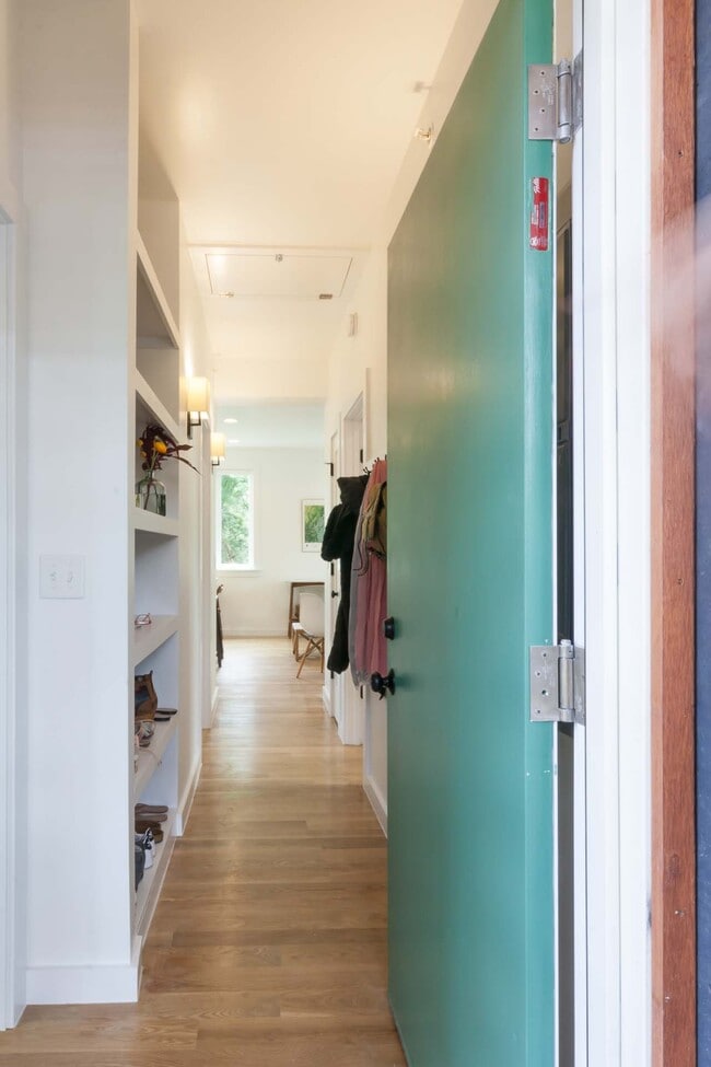 324 Oak Street, Unit Apt B in Charlottesville, VA - Foto de edificio - Building Photo