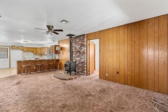 23632 N Dustin Rd in Acampo, CA - Building Photo - Interior Photo