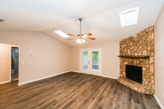 3667 Lumberjack Cir N in Jacksonville, FL - Building Photo - Building Photo