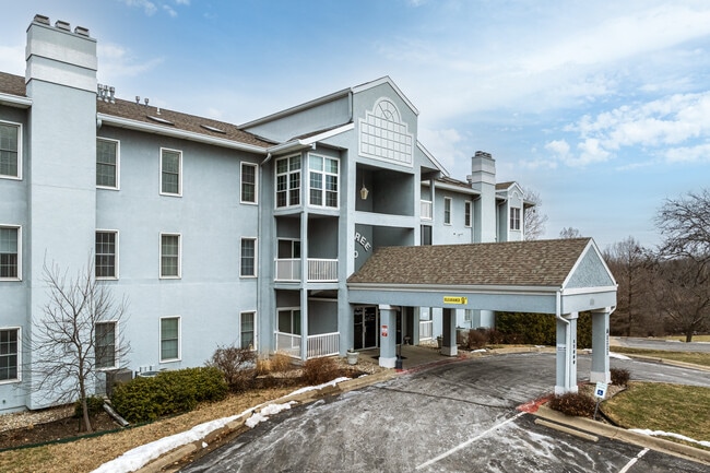 Apple Tree Manor Condominium in Independence, MO - Building Photo - Building Photo