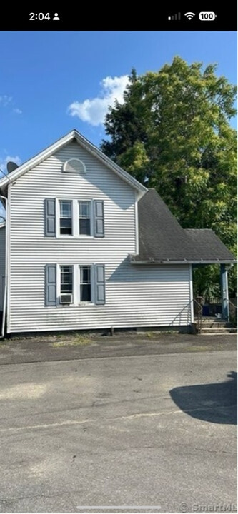 9 Nicholas Square in New Milford, CT - Building Photo