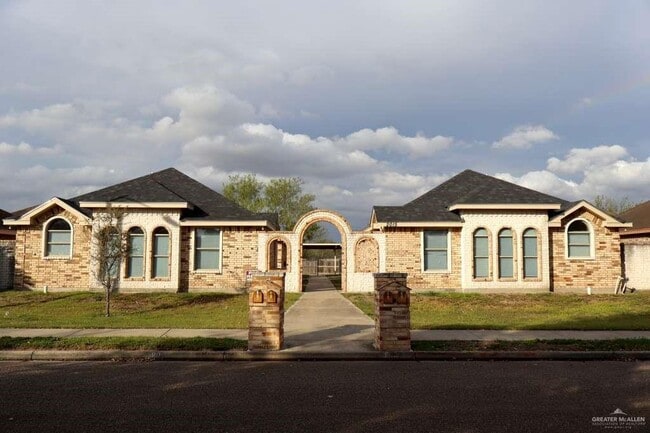 15 West Dr in Edinburg, TX - Foto de edificio - Building Photo