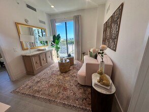 2029 Monroe St, Unit B1 in Hollywood, FL - Foto de edificio - Building Photo