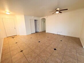 6226 W Southgate St in Phoenix, AZ - Foto de edificio - Building Photo