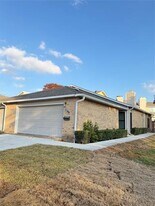 2106 Misty Meadow Ct in Carrollton, TX - Building Photo