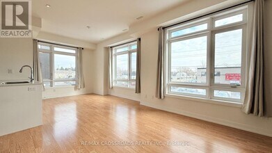 370 Red Maple Rd in Richmond Hill, ON - Building Photo - Building Photo