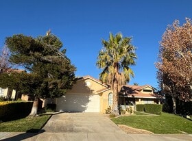 4651 Sungate Dr in Palmdale, CA - Building Photo