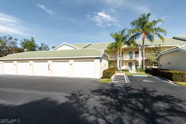 4985 Sandra Bay Dr in Naples, FL - Building Photo - Building Photo