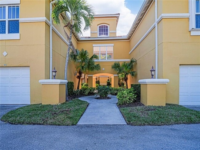 5045 Fairways Cir in Vero Beach, FL - Building Photo - Building Photo