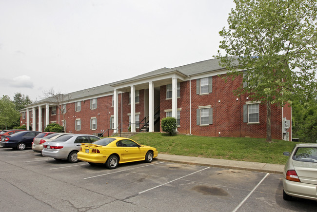 Cumberland Manor Apartments in Clarksville, TN - Building Photo - Building Photo