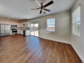 8186 Inhibition Ct in Las Vegas, NV - Foto de edificio - Building Photo