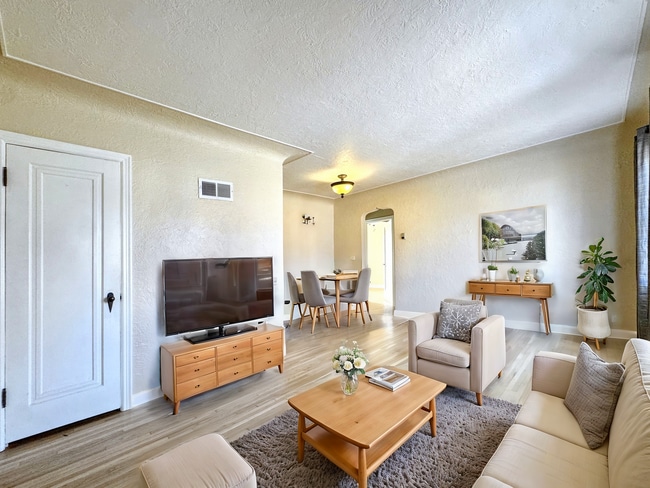 1050 E Bates Pkwy in Englewood, CO - Building Photo - Building Photo