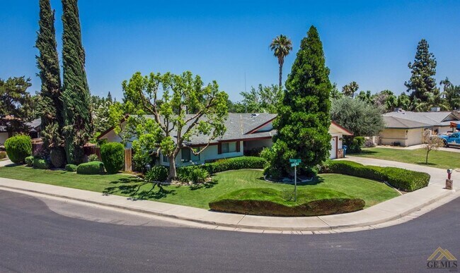 6412 Manchester Ln in Bakersfield, CA - Building Photo - Building Photo