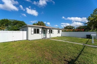1265 NE 142nd St in North Miami, FL - Building Photo - Building Photo