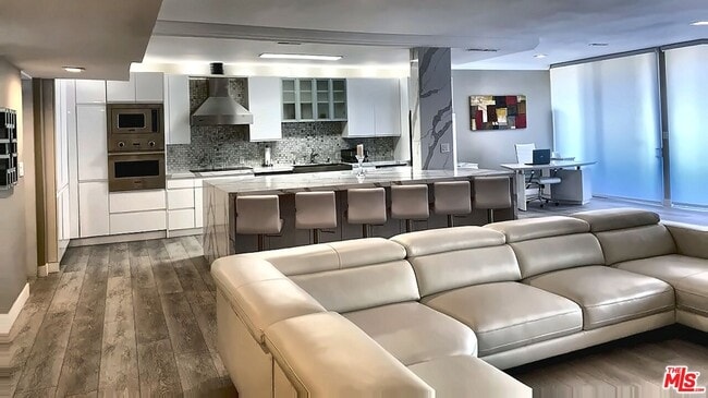 1333 S Beverly Glen Blvd in Los Angeles, CA - Building Photo - Building Photo