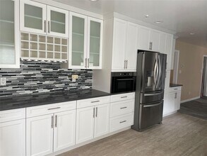 8 Mosshill Blvd in Stony Brook, NY - Building Photo - Building Photo