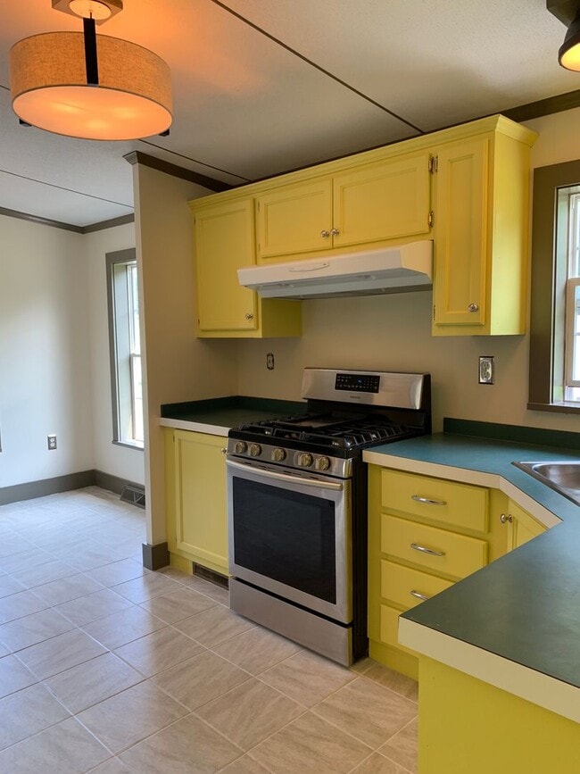 116 Sunset Knoll Rd in Panton, VT - Building Photo - Building Photo