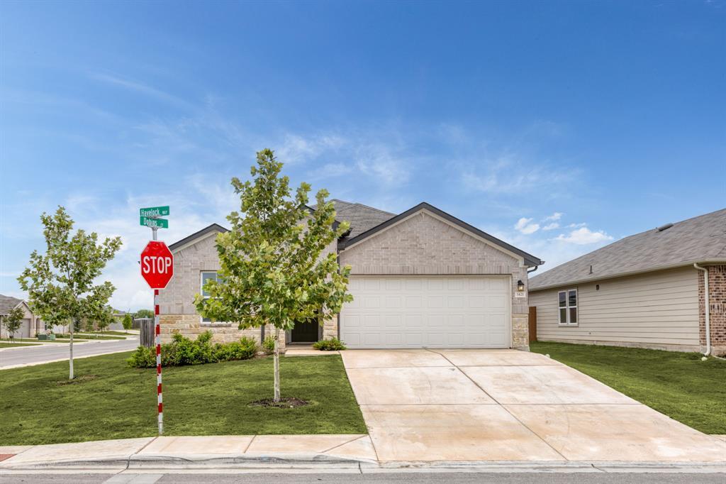 1421 Havelock Wy in Lockhart, TX - Building Photo