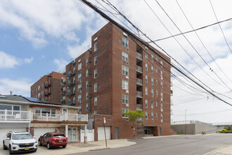 130 Beach 121st St in Rockaway Park, NY - Building Photo - Building Photo