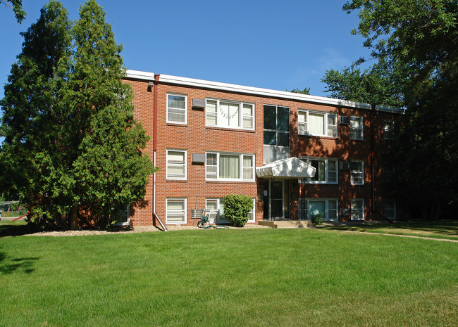 1717 Fry St in Falcon Heights, MN - Foto de edificio - Building Photo