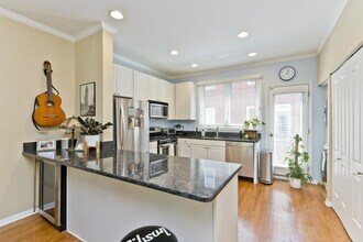 1827 W Oakdale Ave in Chicago, IL - Building Photo - Building Photo