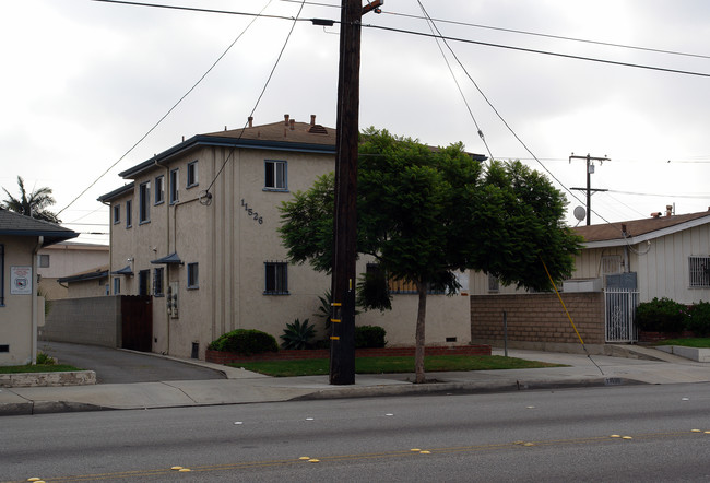 11526 Inglewood Ave in Hawthorne, CA - Building Photo - Building Photo