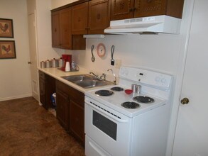 Town & Country Apartments in Midland, TX - Building Photo - Building Photo