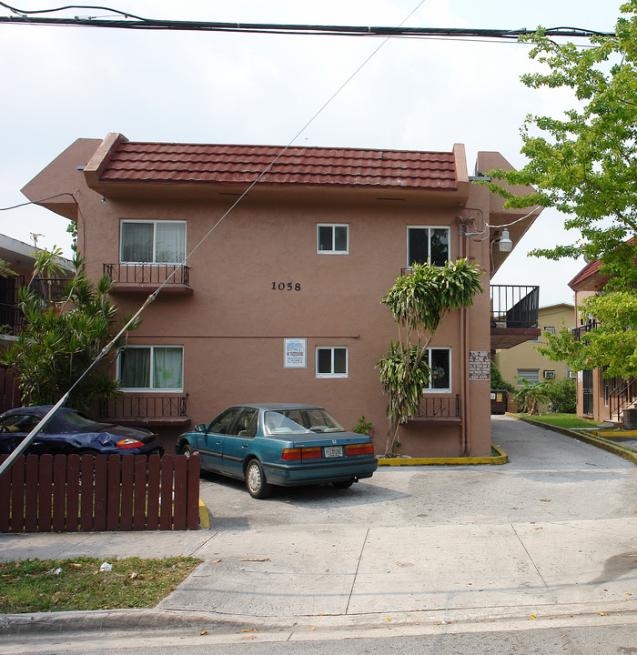 1058 NW 6th St in Miami, FL - Building Photo