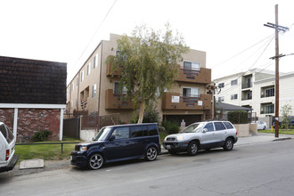 6924 Vesper Ave in Van Nuys, CA - Building Photo - Building Photo