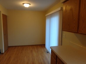 1404 Keele Dr in Carpentersville, IL - Foto de edificio - Building Photo