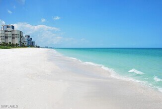 4140 Crayton Rd in Naples, FL - Foto de edificio - Building Photo