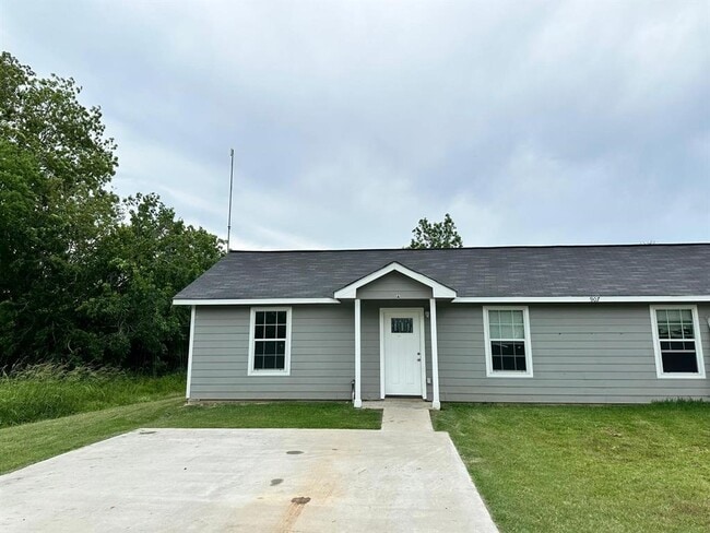907 FM 2830 in Liberty, TX - Building Photo - Building Photo