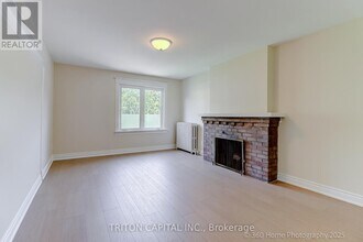 2387 Queen St E in Toronto, ON - Building Photo - Building Photo