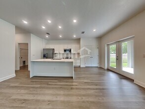 6444 Atlantic Bch Ave in Wesley Chapel, FL - Foto de edificio - Building Photo