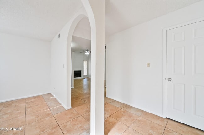 2602 W Winchcomb Dr in Phoenix, AZ - Building Photo - Building Photo