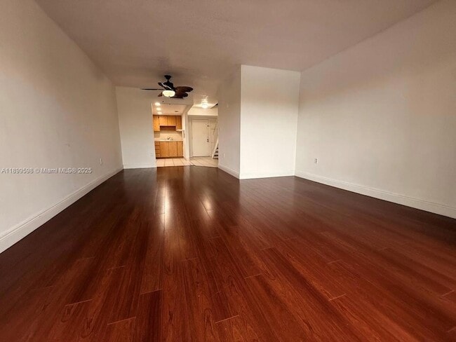 9357 Fontainebleau Blvd, Unit D414 in Miami, FL - Building Photo - Building Photo