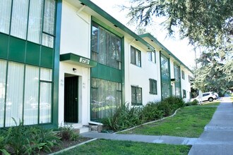 Fountain View Apartments in Los Angeles, CA - Building Photo - Building Photo