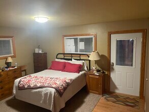 304 N Rapids Rd, Unit Apt #1A in Manitowoc, WI - Building Photo - Building Photo