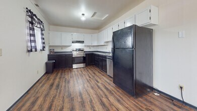 220 Columbus St, Unit B in Rapid City, SD - Foto de edificio - Building Photo