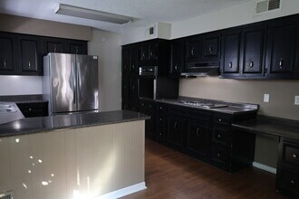 214 Oakleaf Dr in Statesboro, GA - Building Photo - Building Photo