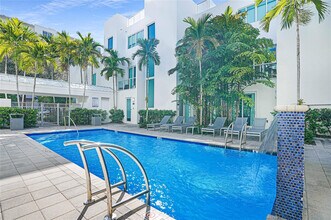 741 NE 4th Ave in Fort Lauderdale, FL - Building Photo - Building Photo