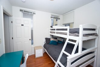 2221 Dwight Way, Unit Dwight 2 in Berkeley, CA - Foto de edificio - Building Photo