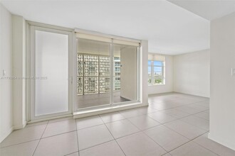 910 West Ave, Unit 0526 in Miami Beach, FL - Building Photo - Building Photo