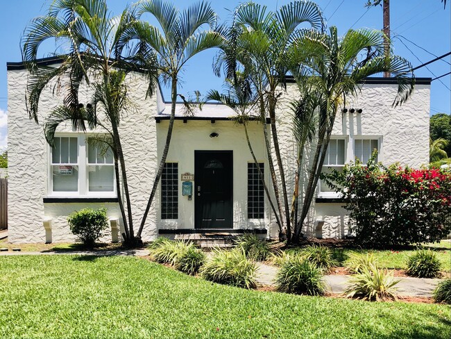 411 SW 19th St, Unit 2