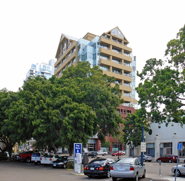 West Ash Plaza in San Diego, CA - Building Photo - Building Photo