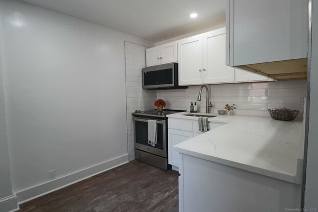 156 Garfield Ave in New London, CT - Building Photo - Building Photo